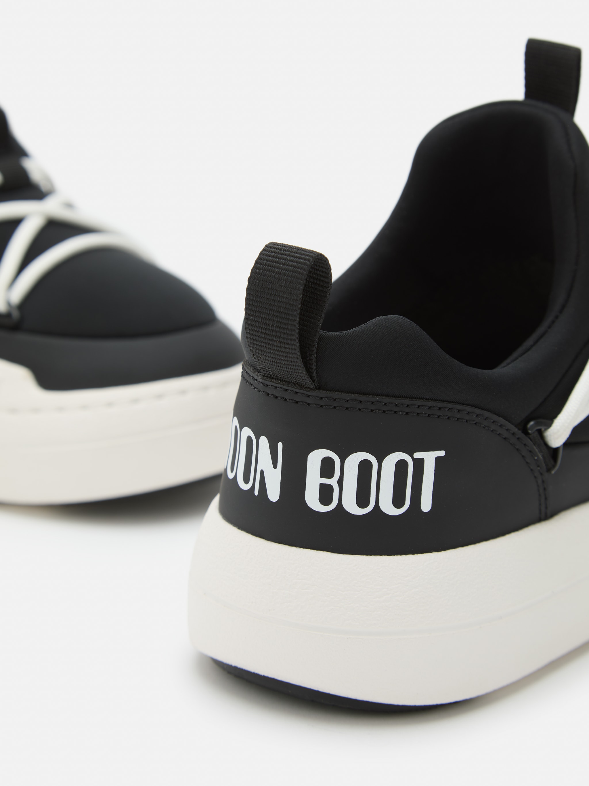 JUNIOR PARK BLACK LOW LACE SNEAKERS