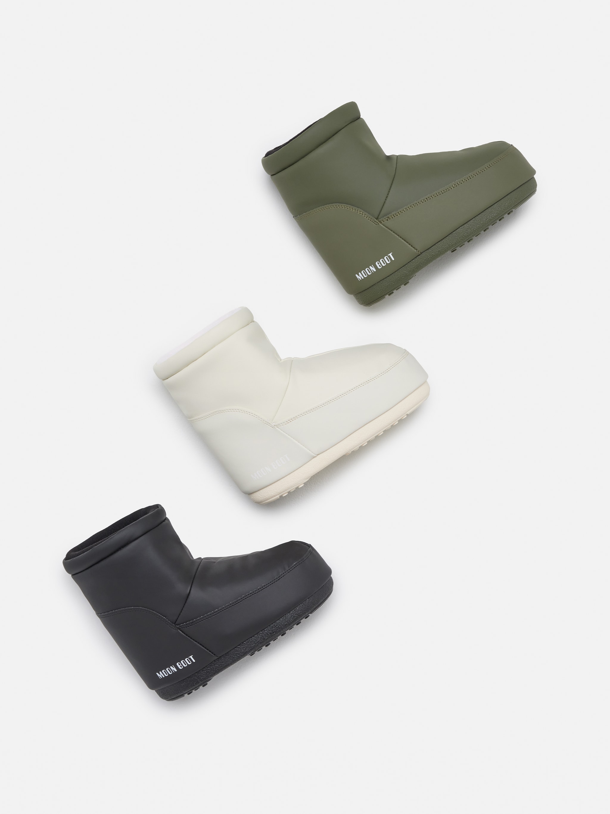 NO LACE BLACK RUBBER BOOTS